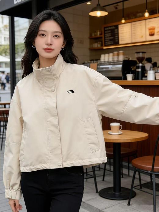 活动爆款【自营】衣周期～T06刺绣小标短款可抽绳风衣外套-喜出 商品图2