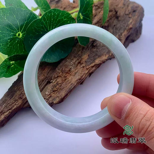 派瑞翡翠 翡翠手镯 糯种 浅绿 商品图3
