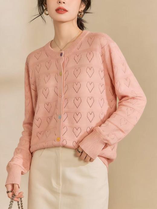 418良粉节|2026 活动爆款 品牌促➡️春薄款羊毛衫【自营】衣周期格亿（30%羊毛）3584镂空爱心彩扣羊毛开衫-喜出 商品图5