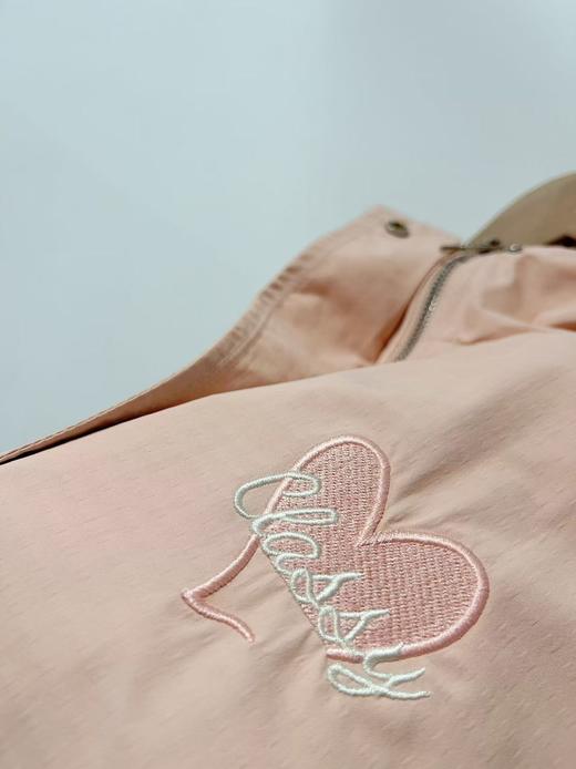 活动爆款【自营】衣周期～409连帽爱心刺绣风衣外套-喜出 商品图4