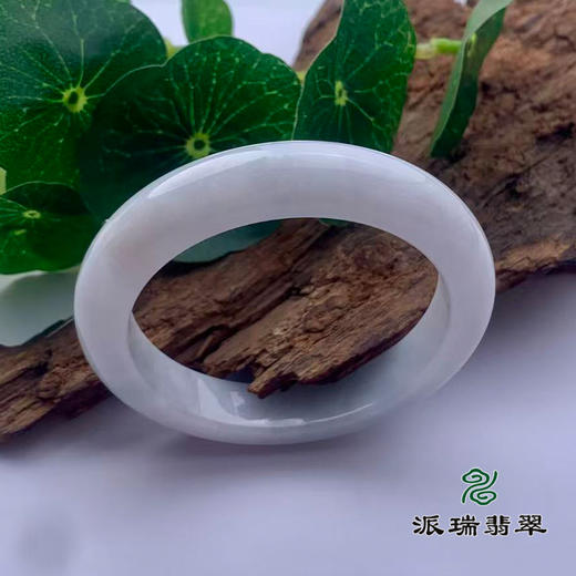 派瑞翡翠 翡翠手镯 糯种 浅绿 商品图0