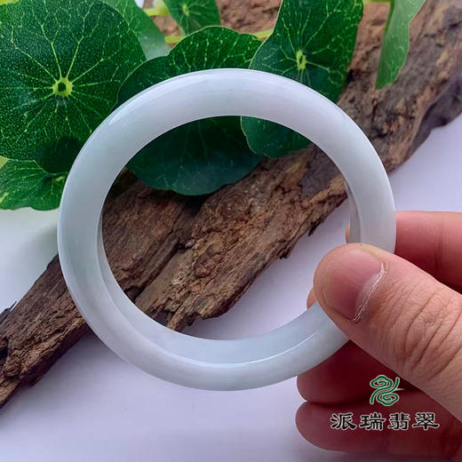 派瑞翡翠 翡翠手镯 糯种 浅绿 商品图3