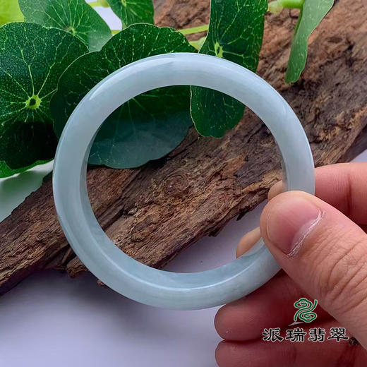 派瑞翡翠 翡翠手镯 糯种 浅绿 商品图3