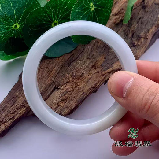派瑞翡翠 翡翠手镯 糯种 浅绿 商品图0