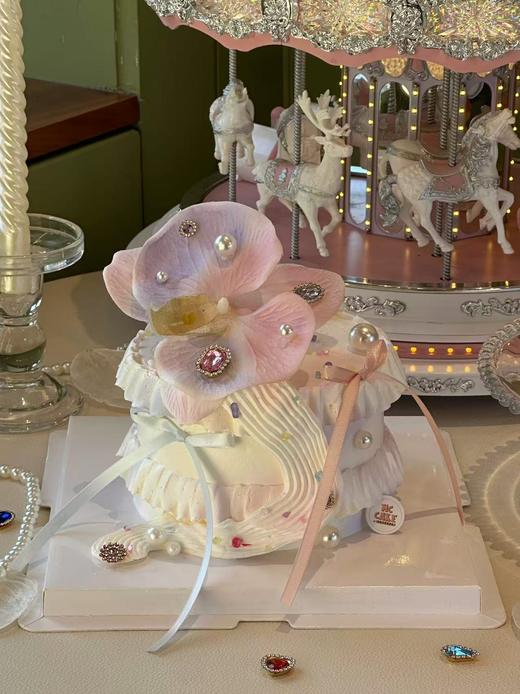 宝石蝴蝶兰装饰蛋糕（仿真花）【钻石不可食用，样式随机】 商品图1