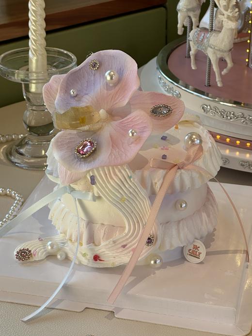 宝石蝴蝶兰装饰蛋糕（仿真花）【钻石不可食用，样式随机】 商品图0