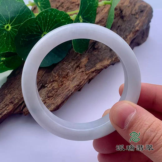 派瑞翡翠 翡翠手镯 糯种 浅绿 商品图3