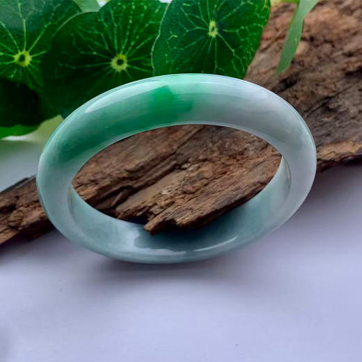 派瑞翡翠 翡翠手镯 糯种 浅绿 商品图0