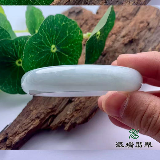 派瑞翡翠 翡翠手镯 糯种 浅绿 商品图2