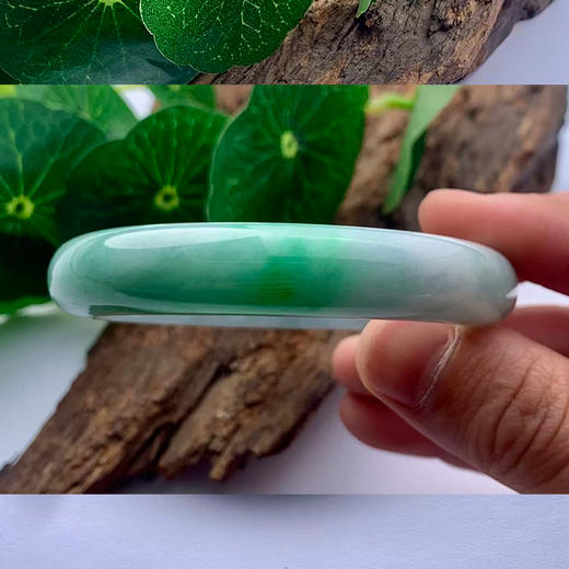 派瑞翡翠 翡翠手镯 糯种 浅绿 商品图2