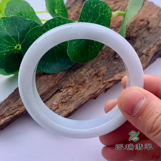 派瑞翡翠 翡翠手镯 糯种 浅绿 商品图3