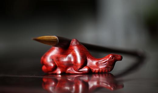 骆驼笔架小叶紫檀摆件 商品图1
