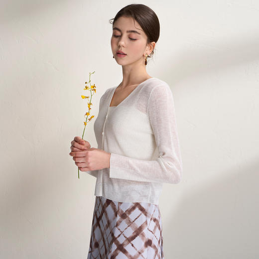 EITIE爱特爱温柔显瘦肌理感薄款V领针织衫防晒开衫外套2026夏新款B2601218 商品图4