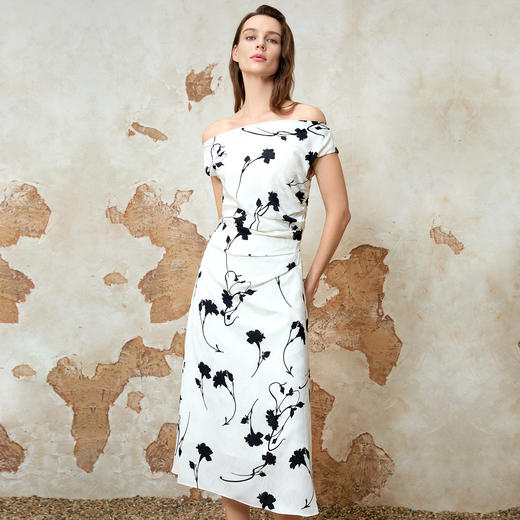 EITIE爱特爱夏季新款法式气质通勤一字领印花收腰显瘦连衣裙8207932 商品图3