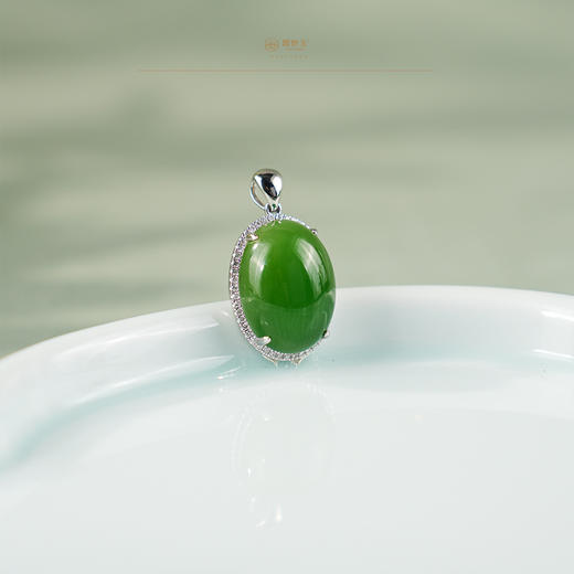 【春鸾】18K白金碧玉蛋面吊坠 商品图3
