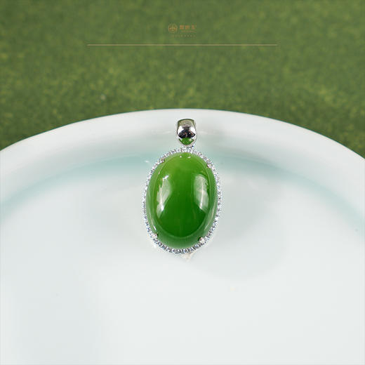 【春鸾】18K白金碧玉蛋面吊坠 商品图0
