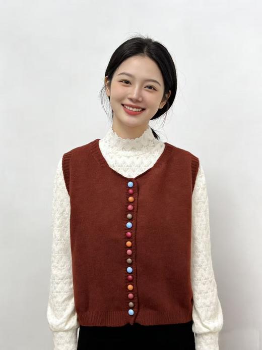 品牌促【自营】衣周期 2521彩虹扣针织百搭马甲上衣-喜出 商品图1