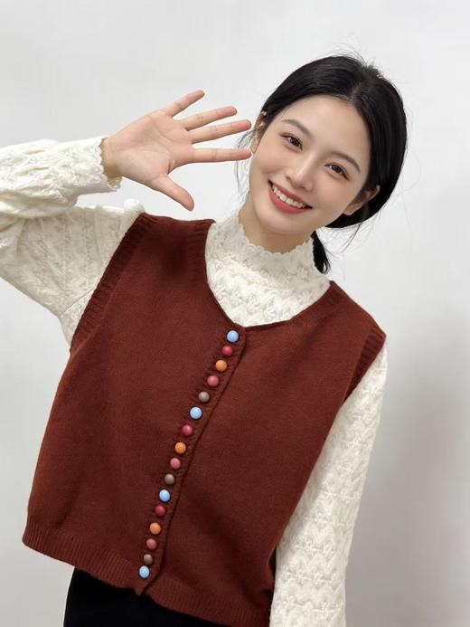 品牌促【自营】衣周期 2521彩虹扣针织百搭马甲上衣-喜出 商品图0