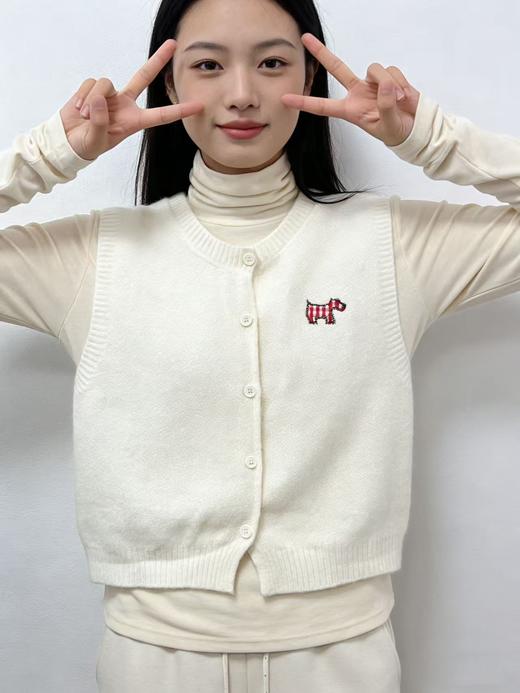 418良粉节|2026 活动爆款 品牌促【自营】衣周期 2512刺绣红格马上衣单件马甲-喜出 商品图3