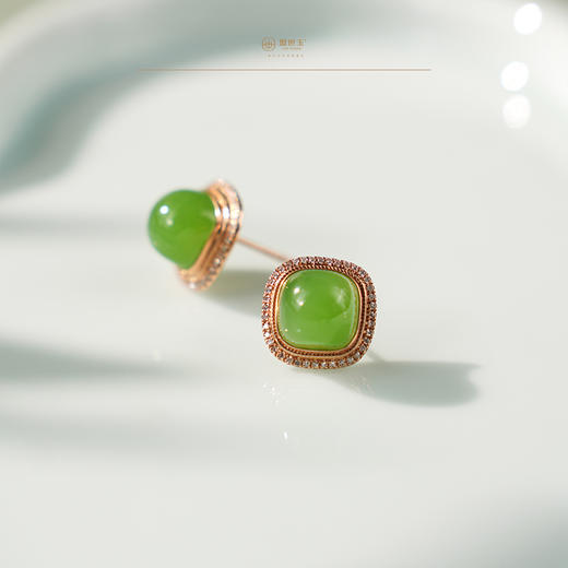 【格蕾】18K玫瑰金镶碧玉苹果绿细钻耳钉 商品图3