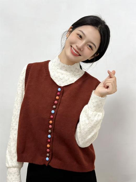 品牌促【自营】衣周期 2521彩虹扣针织百搭马甲上衣-喜出 商品图2