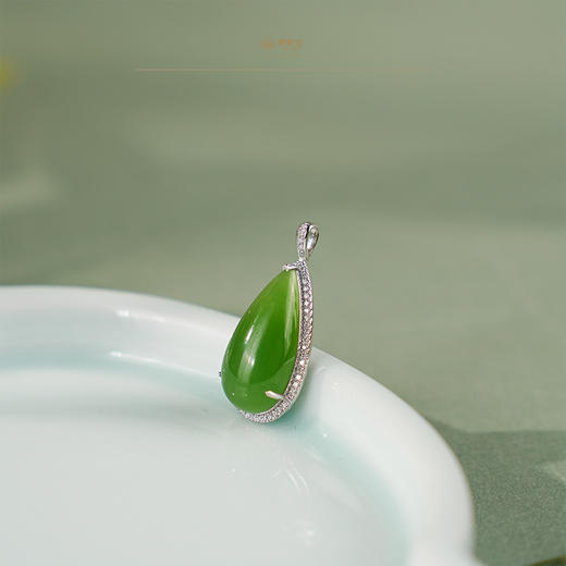 【胧夏】18K白金碧玉水滴吊坠 商品图4