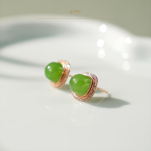 【格蕾】18K玫瑰金镶碧玉苹果绿细钻耳钉 商品图5