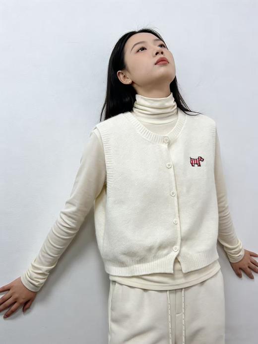 418良粉节|2026 活动爆款 品牌促【自营】衣周期 2512刺绣红格马上衣单件马甲-喜出 商品图2