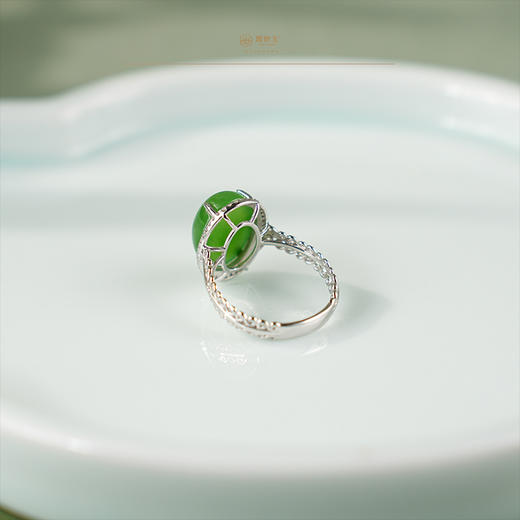 【薄荷汀】18K白金碧玉蛋面戒指 商品图4