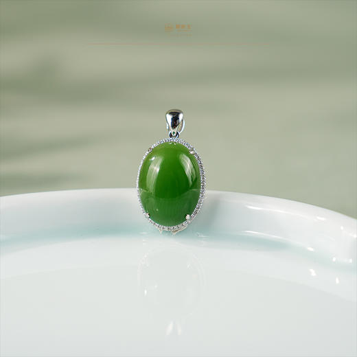 【春鸾】18K白金碧玉蛋面吊坠 商品图1