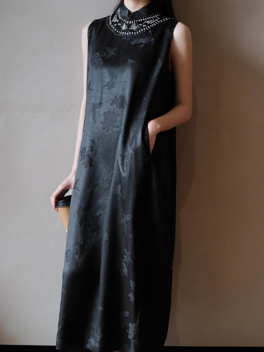 盛唐牡丹盛奢系列 | 真丝香云纱手绣女连衣裙 商品图1