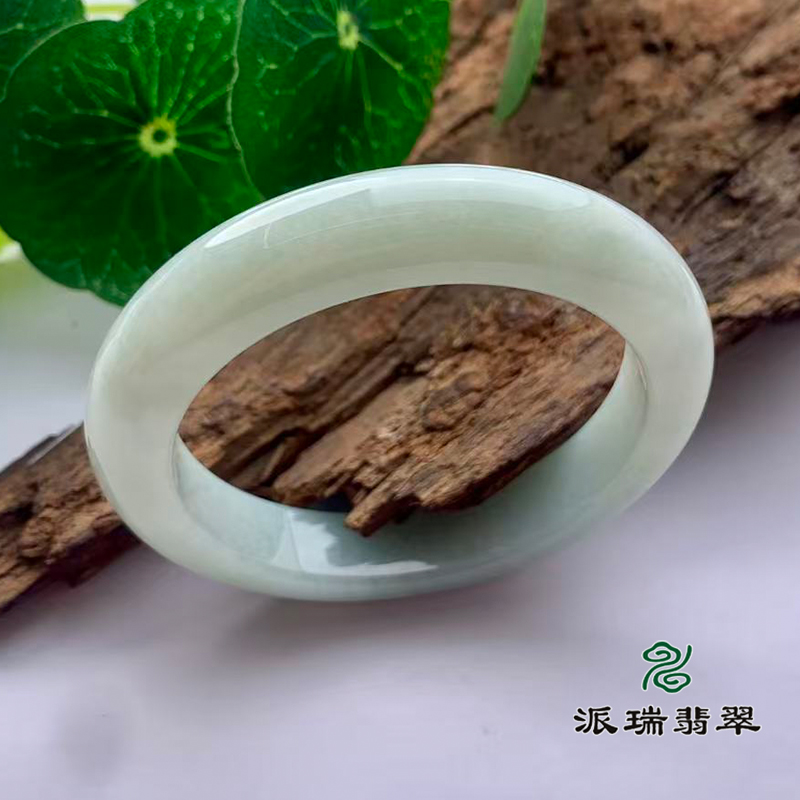 派瑞翡翠 翡翠手镯 糯种 浅绿