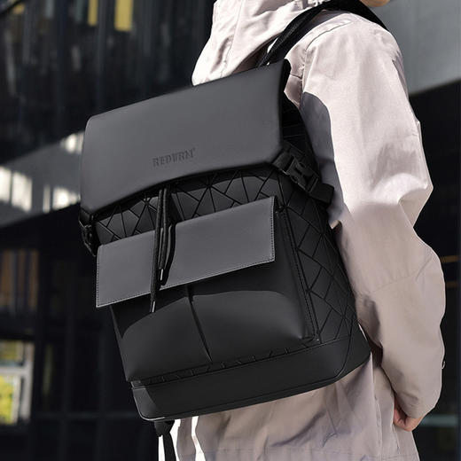 瑞德姆棱格双肩包
RB8335 商品图1