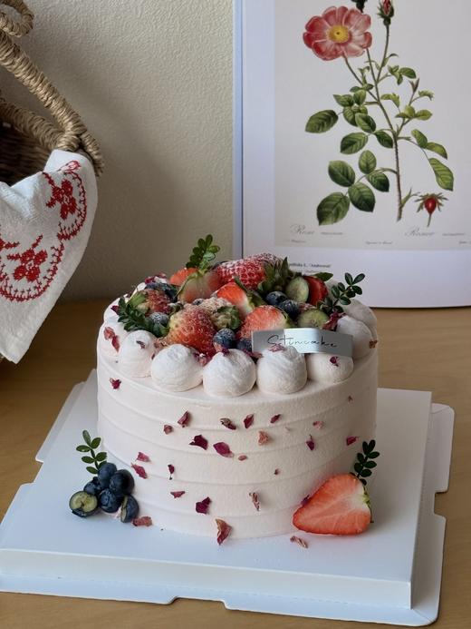 玫瑰碎花草莓蛋糕 商品图0