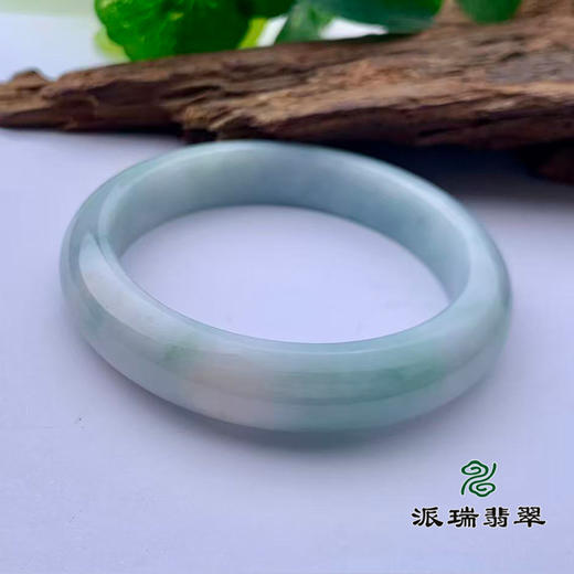 派瑞翡翠 翡翠手镯 糯种 浅绿 商品图3