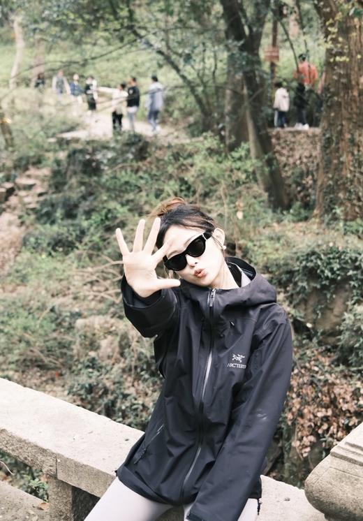 SZN经典热款BETA LT Jacket女士轻量硬壳冲锋衣  一件能陪你从城市走到山野的全能硬壳 商品图3