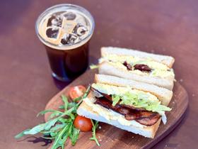 鸡蛋培根三明治+美式Egg Bacon sandwich