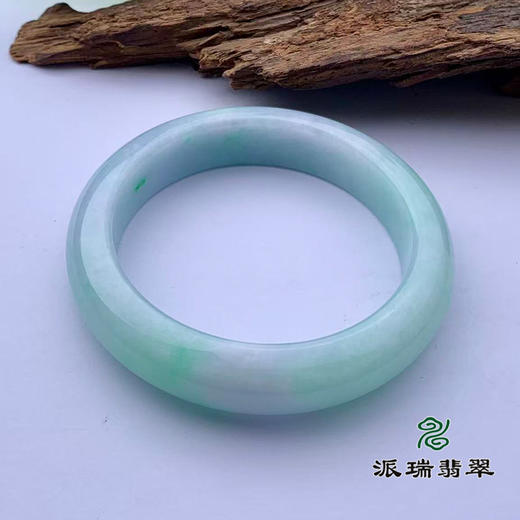 派瑞翡翠 翡翠手镯 糯种 浅绿 商品图3