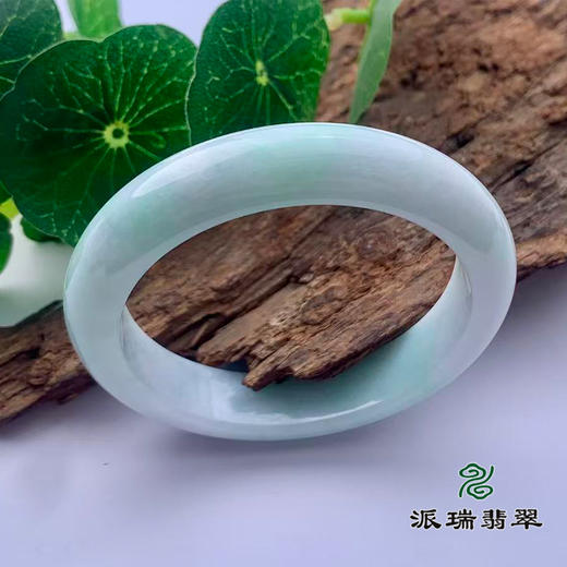 派瑞翡翠 翡翠手镯 糯种 浅绿 商品图0