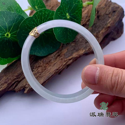 派瑞翡翠 翡翠手镯 糯种 浅绿 商品图3