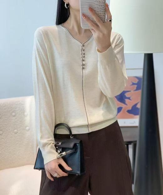 FS竹纤维女士时尚小v领七粒扣薄款针织长袖2609 商品图0