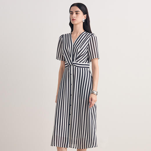 EITIE爱特爱气质V领条纹显瘦收腰通勤连衣裙2026夏季新款8607326 商品图3