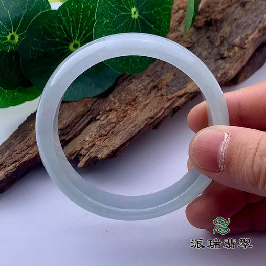 派瑞翡翠 翡翠手镯 糯种 浅绿 商品图3