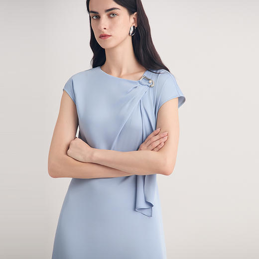 EITIE爱特爱垂坠有质感气质收腰通勤连衣裙2026夏季新款8607323 商品图5