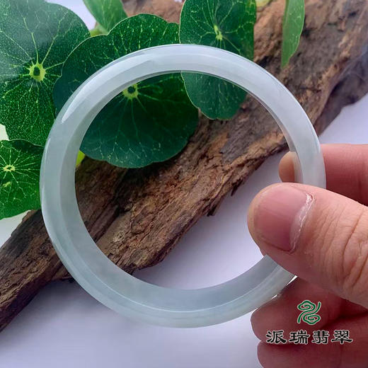 派瑞翡翠 翡翠手镯 糯种 浅绿 商品图3