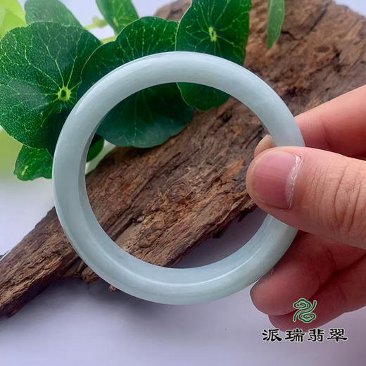 派瑞翡翠 翡翠手镯 糯种 浅绿 商品图3