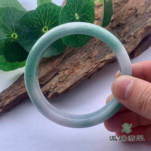 派瑞翡翠 翡翠手镯 糯种 浅绿 商品图3