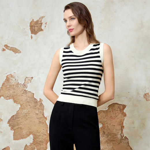 EITIE爱特爱修身显瘦黑白条纹气质百搭无袖针织衫上衣春季新款8101807 商品图3