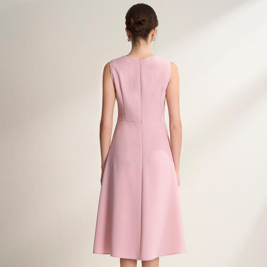 EITIE爱特爱时尚简约圆领通勤压褶修身显瘦无袖连衣裙2026春季新款A2607103 商品图4