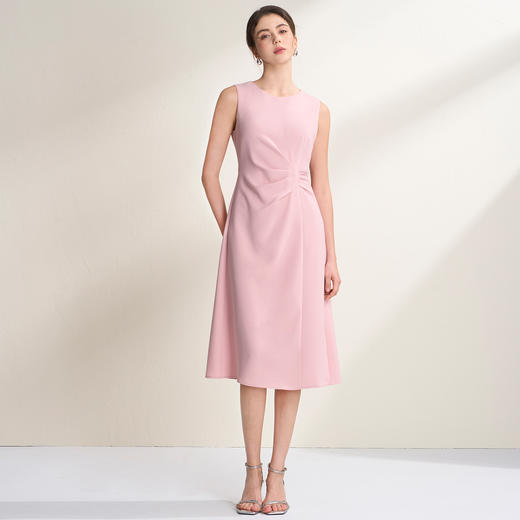 EITIE爱特爱时尚简约圆领通勤压褶修身显瘦无袖连衣裙2026春季新款A2607103 商品图1